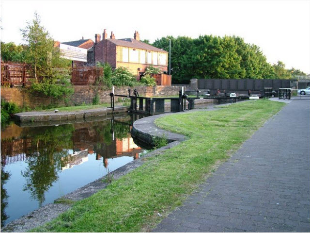 Flight of 7 Locks and Bridges Lock20